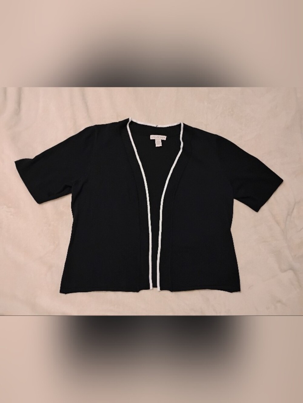 Carolyn Taylor Black Knit Shrug Cardigan White Contrast Trim Open Front Size L